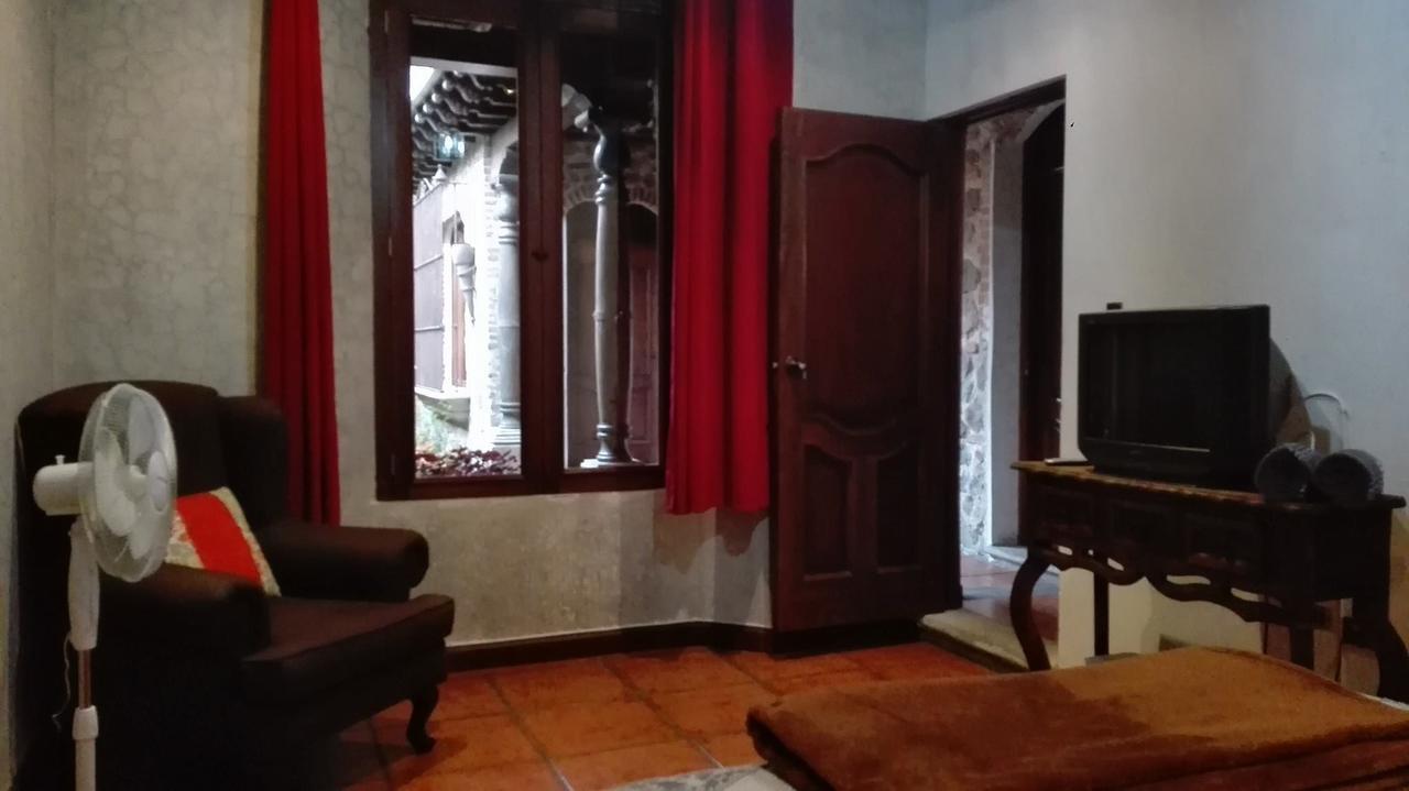Bed and Breakfast La Casa De La Alameda Antigua Екстер'єр фото