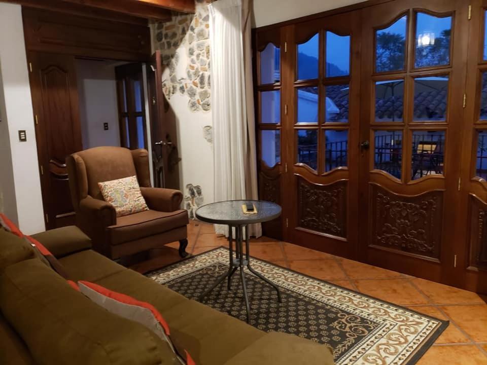 Bed and Breakfast La Casa De La Alameda Antigua Екстер'єр фото