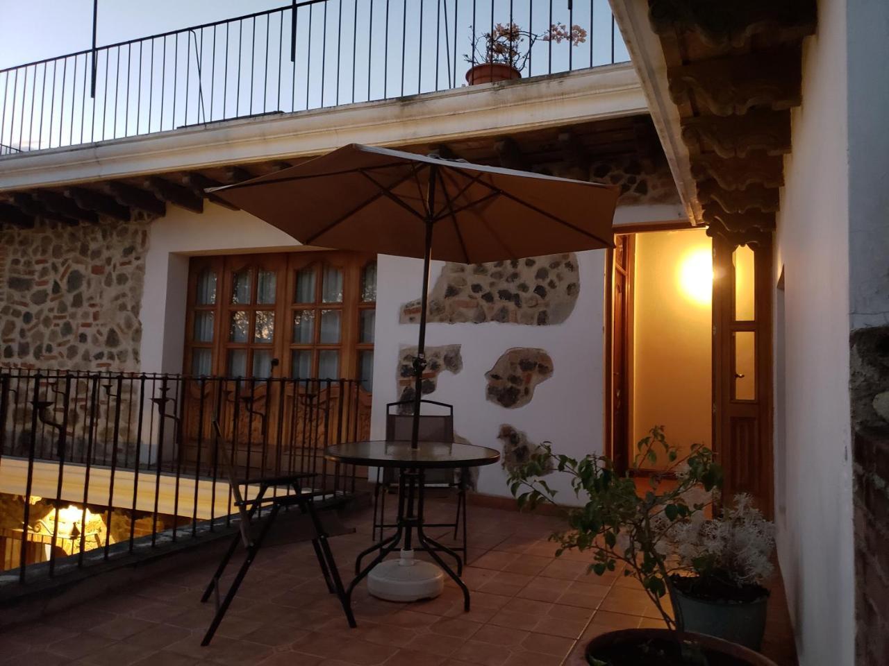Bed and Breakfast La Casa De La Alameda Antigua Екстер'єр фото