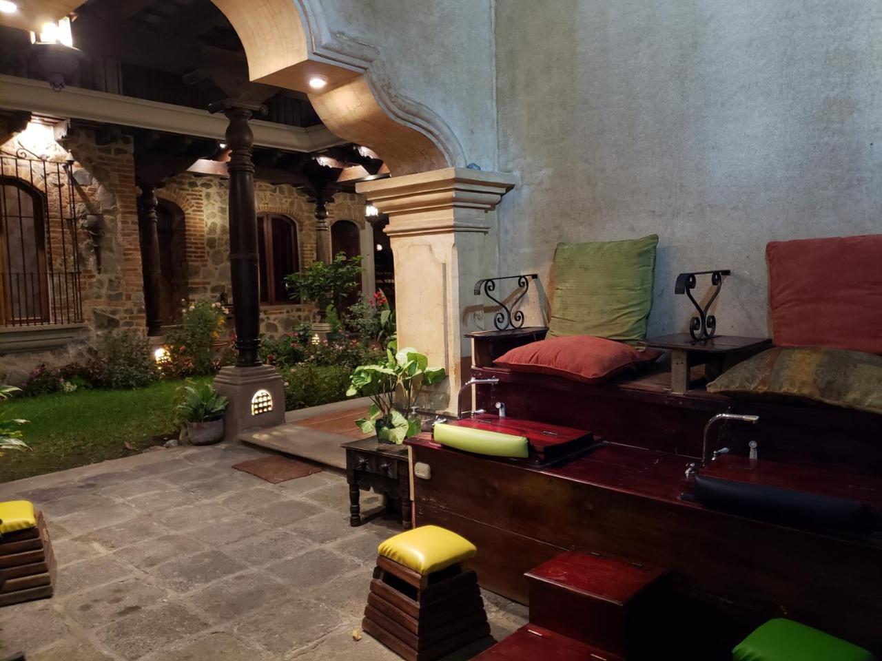 Bed and Breakfast La Casa De La Alameda Antigua Екстер'єр фото