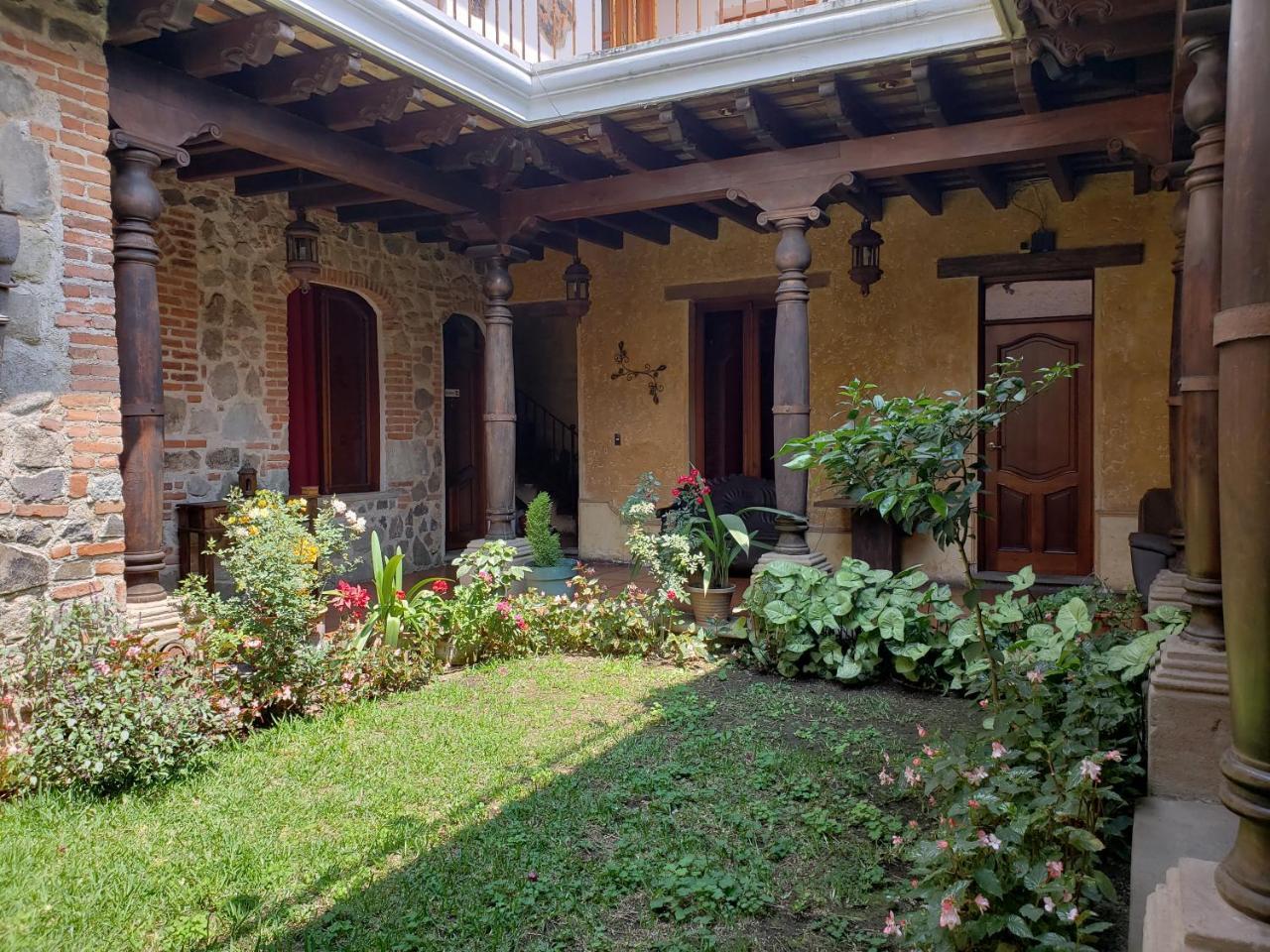 Bed and Breakfast La Casa De La Alameda Antigua Екстер'єр фото