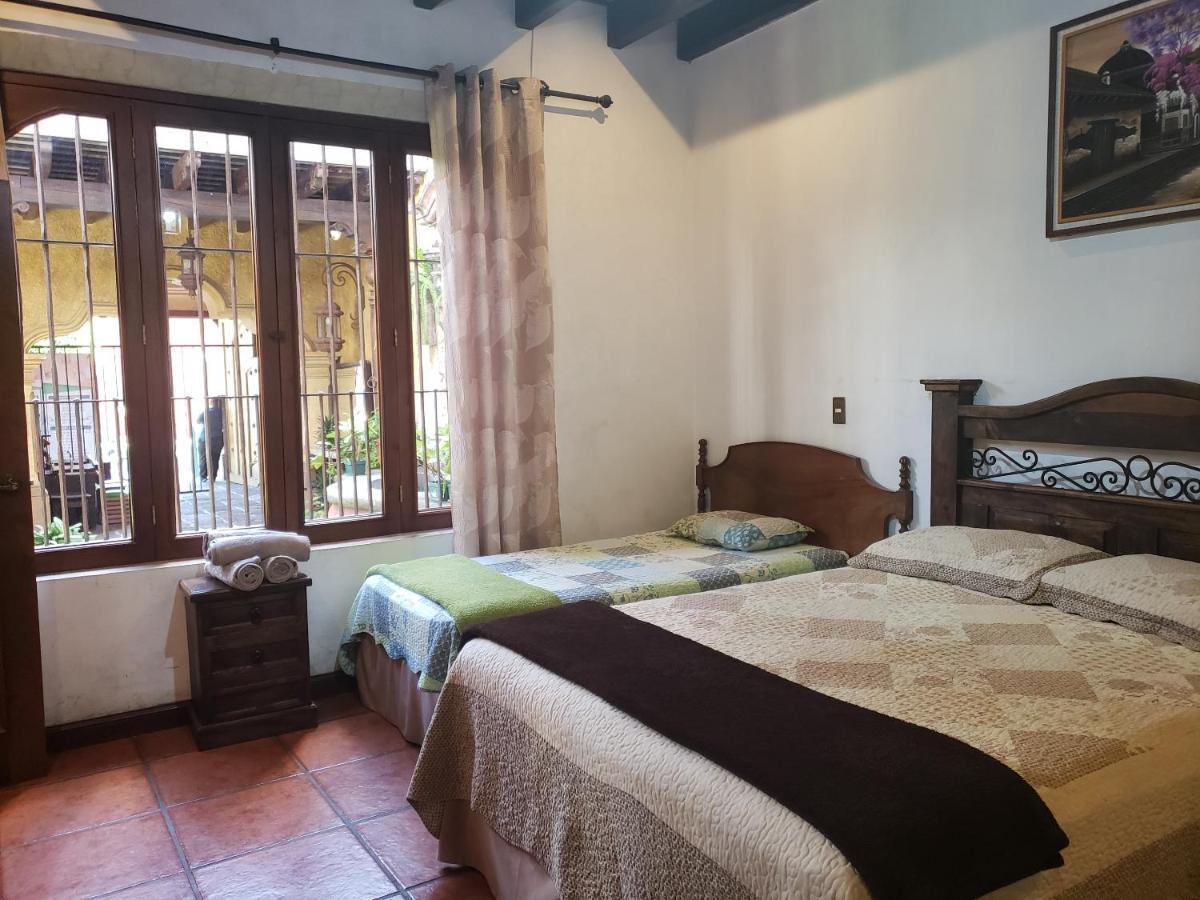 Bed and Breakfast La Casa De La Alameda Antigua Екстер'єр фото